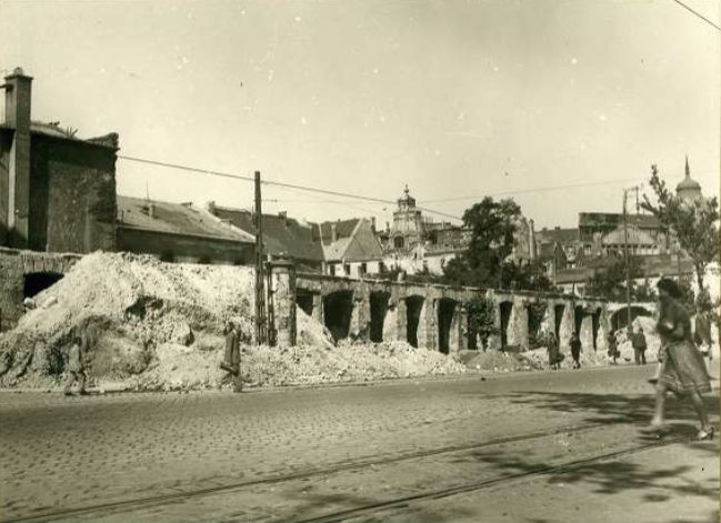 lebombázott városháza