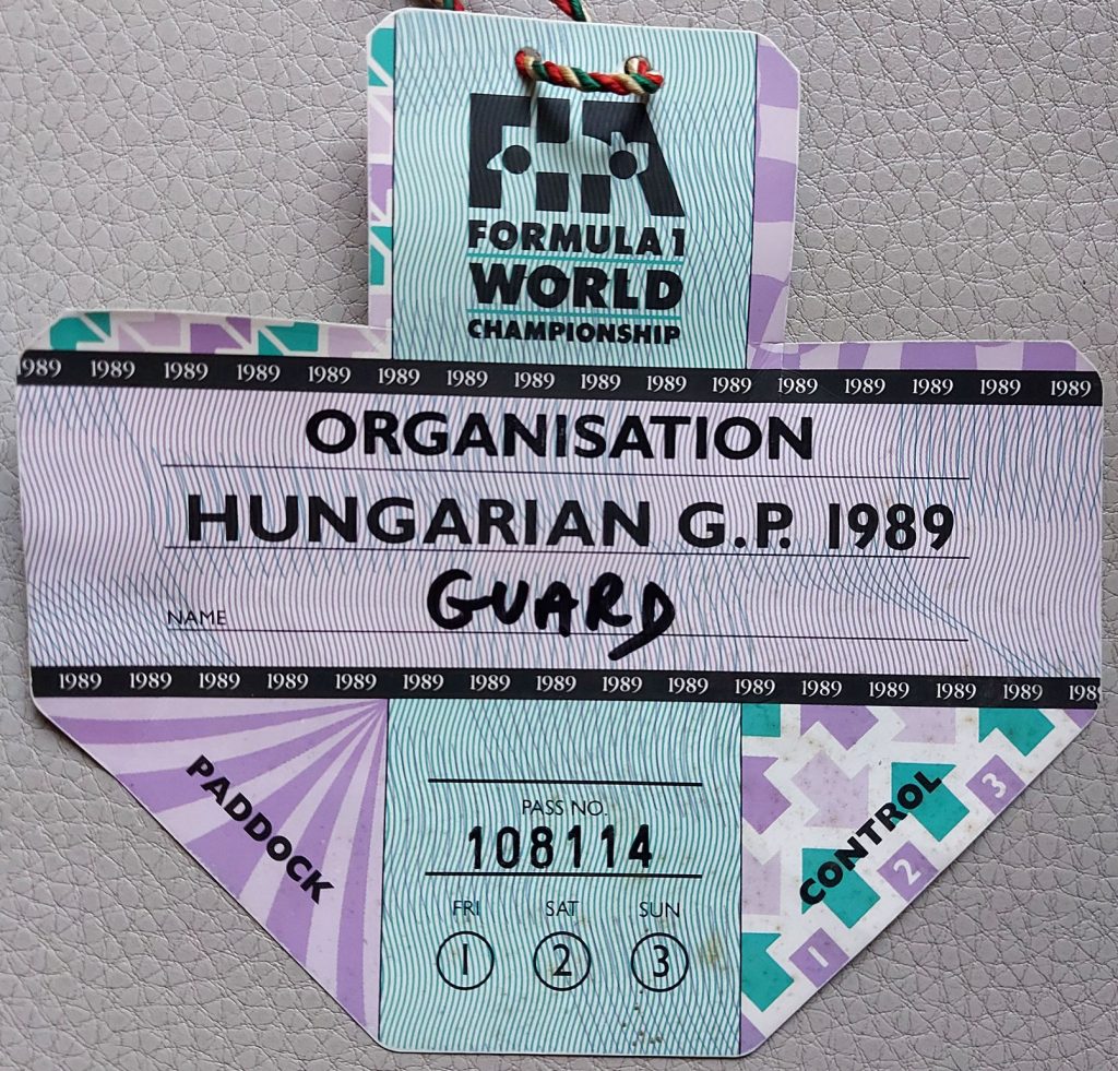 nyakba akasztós
